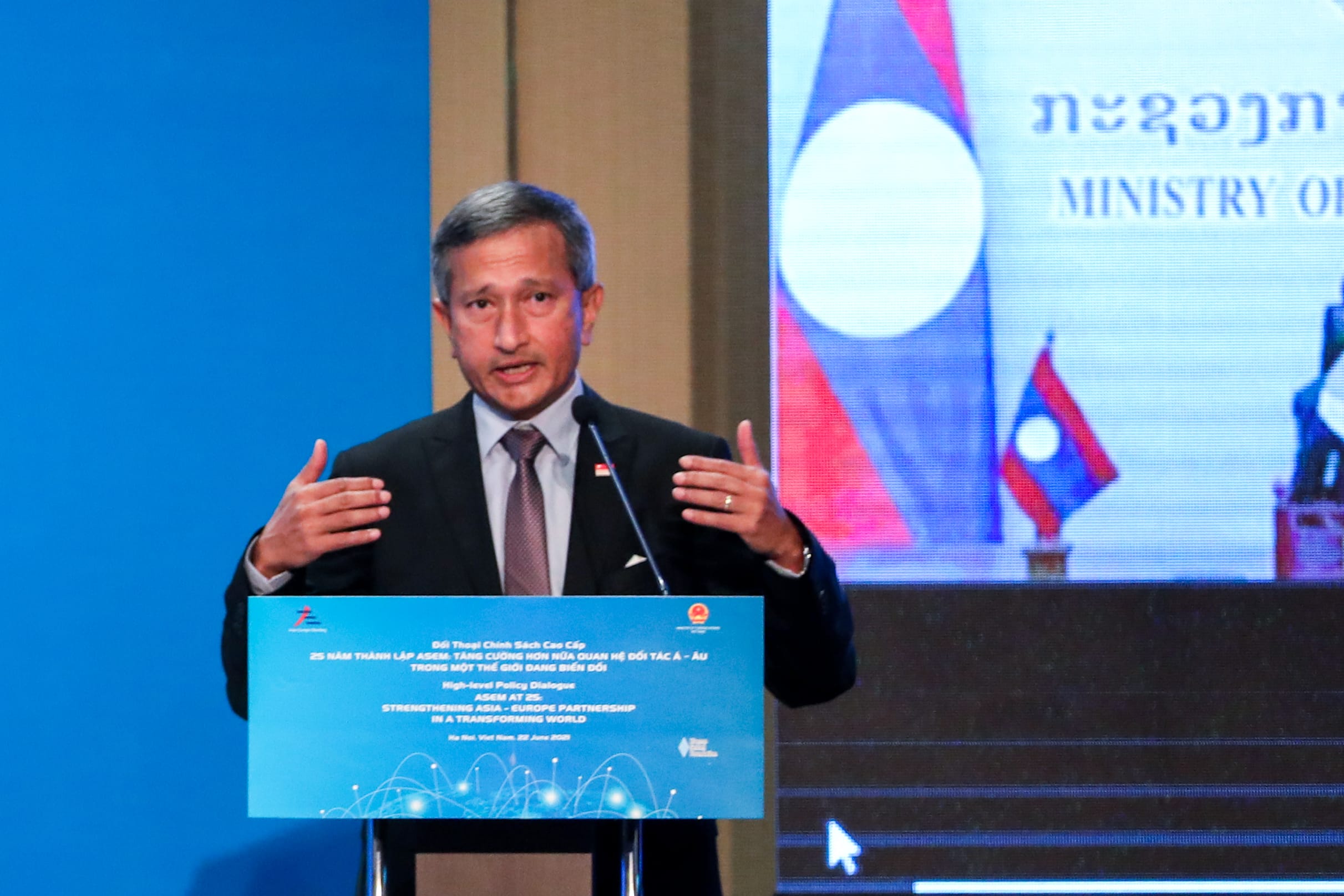 Group of seven people in business attire, standing beneath the "ERBER Group" logo and monitors showing produce.
